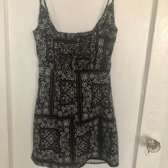 re:named
Bandana Mini Dress - Picture 5 of 6